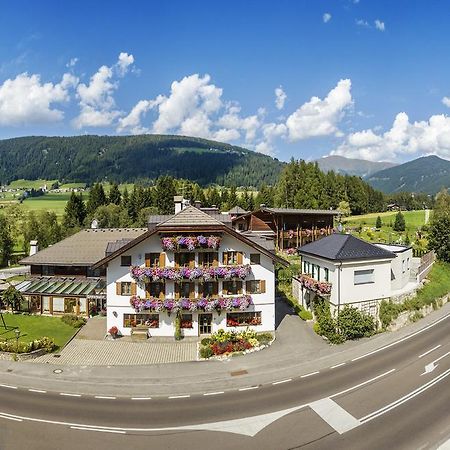 Hotel Gratschwirt Dobbiaco Exterior photo