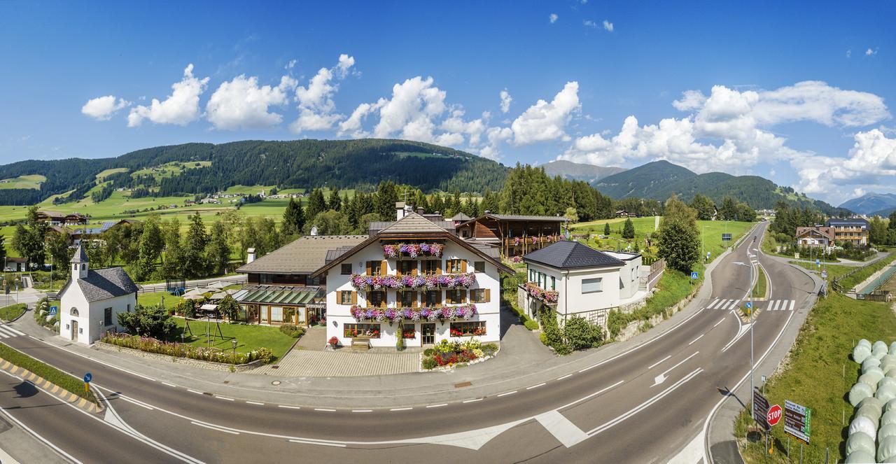 Hotel Gratschwirt Dobbiaco Exterior photo